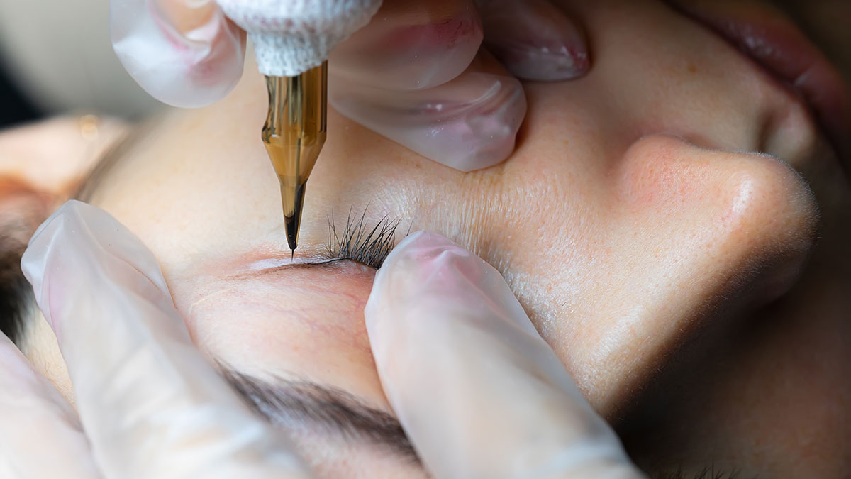 Does cosmetic lip tattooing hurt