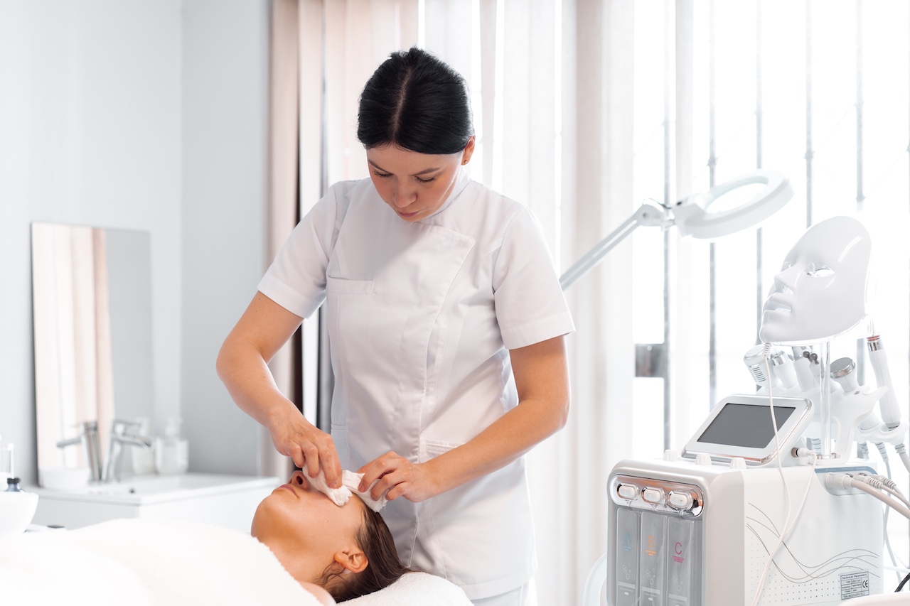 hand on hand course at Seattle Beauty Academy